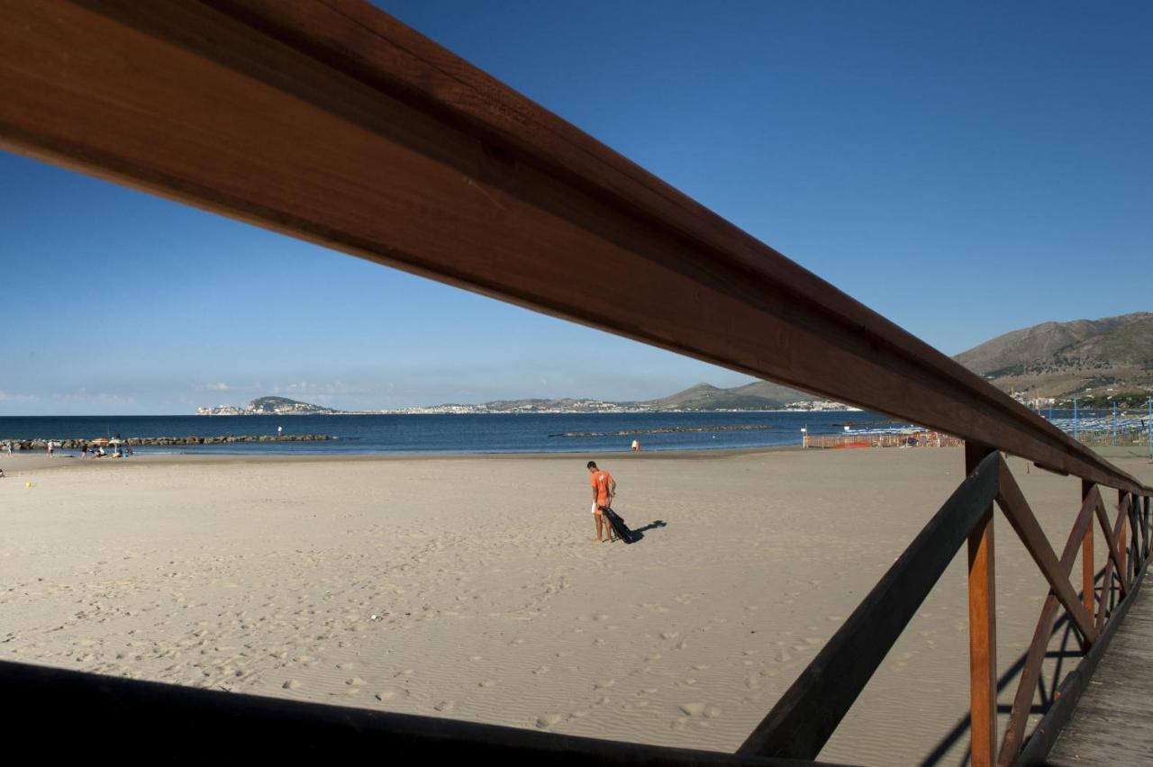 Livingapple Beach Minturno Kültér fotó